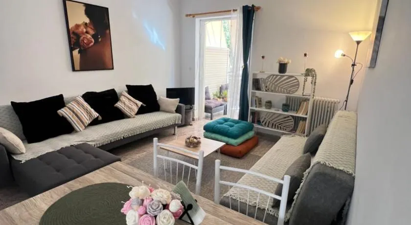 Alexandra’s apartment - Image 1