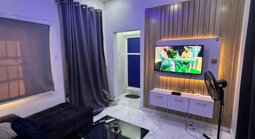 Magnanimous Apartments 1bedroom flat at Ogudu 15 mins to the Airport - Image 1