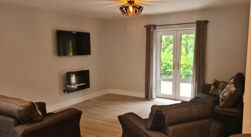 Modern 2 bedroom Apartment with River views - Image 1