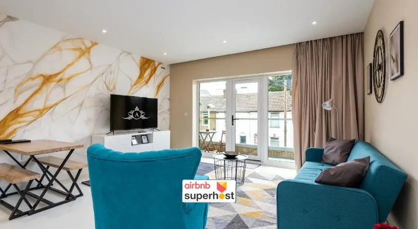 Thames Crossing Contractor Stay Ready Now - Apartment 4 - Image 1