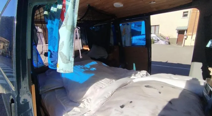 Van a louer dans un village, Tignes - Image 1