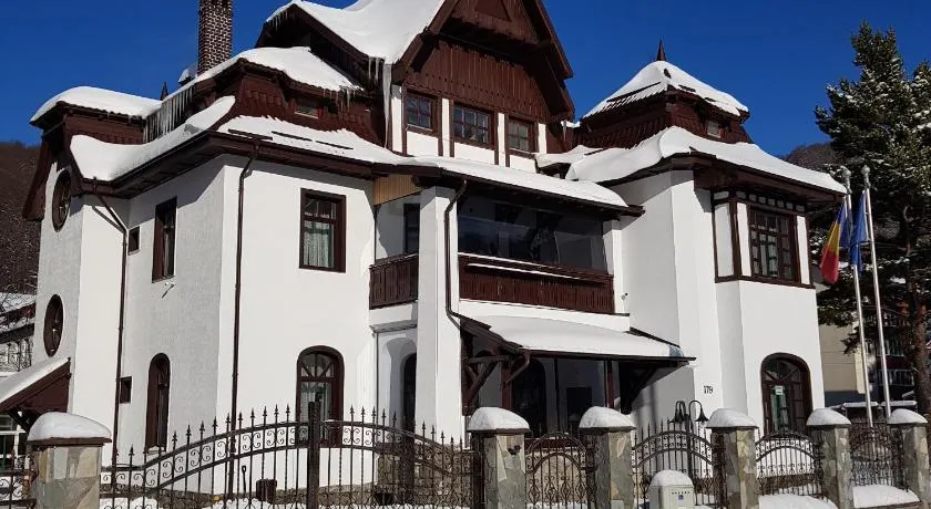 White Wood Chalet - Image 1