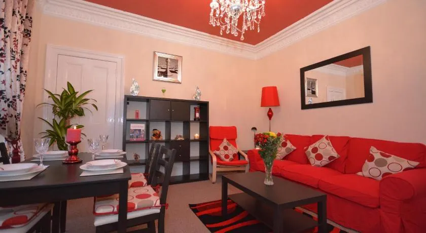 Wallace Apartment - Image 1