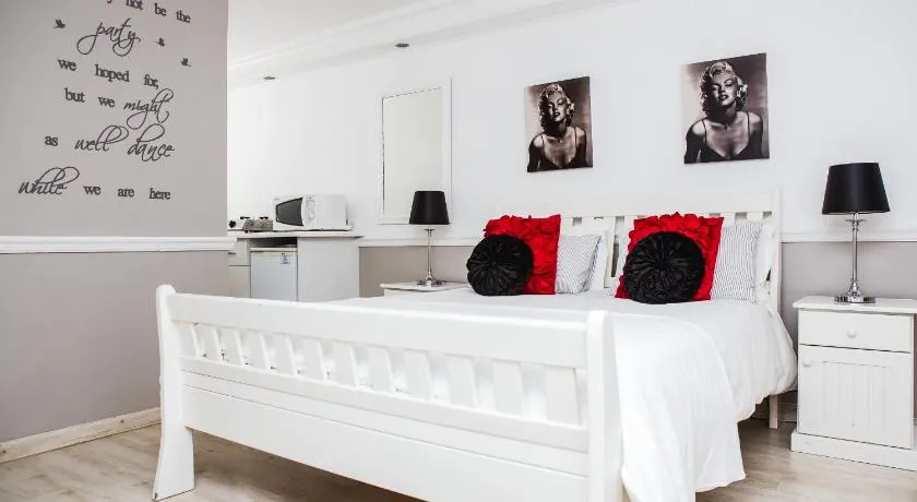 Golden Key Guesthouse - Image 1