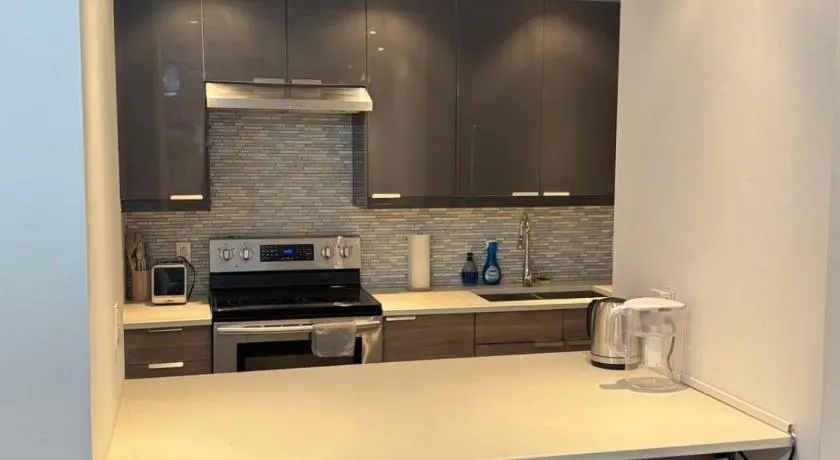Modern Comfort in DT Montreal - Image 1