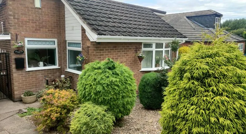 Split Level Bungalow - Sleeps4 - Close to walks - Image 1
