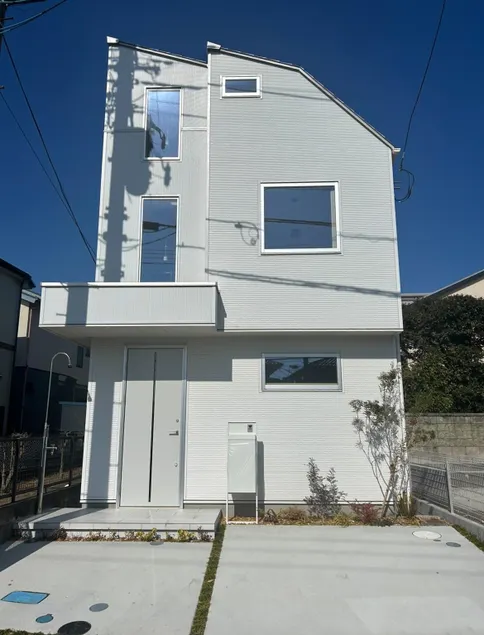 站前2分 白色浪漫小屋 精致独栋 最多可住4人 免费自行车 有停车位 - Image 1