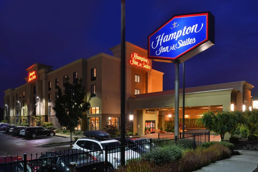 Hampton Inn & Suites by Hilton Tacoma - Image 1