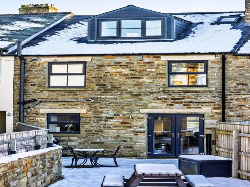 Countryside retreat with stunning views, No deposit - Image 1