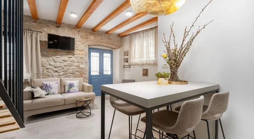 Exquisites Apartment im Herzen von Porec mit Meerblick, nur 150 Meter zum Strand - Image 1