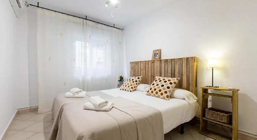 Apavonia Apartamento 3 dormitorio Distrito Latina Madrid - Image 1