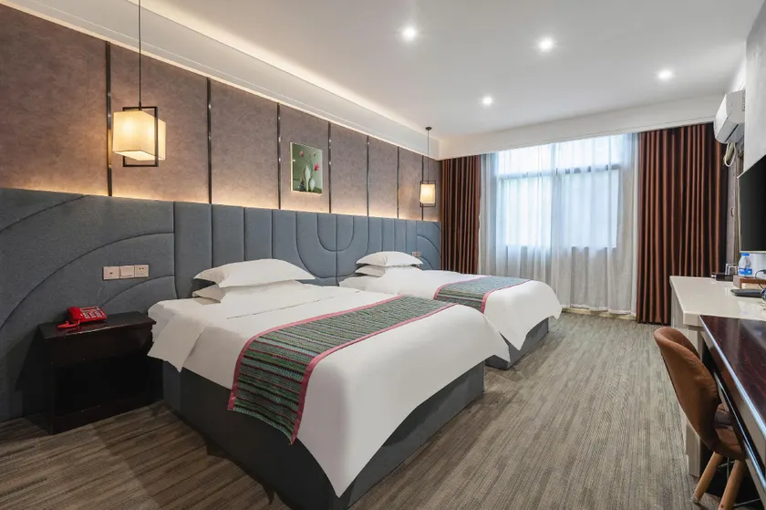 Nuomeng Hotel - Image 1