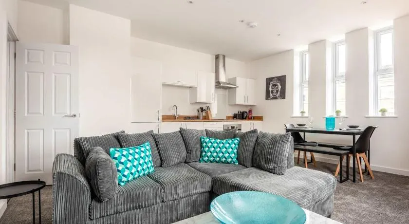 Hull City Centre Sleeps 4 Free Parking - Image 1