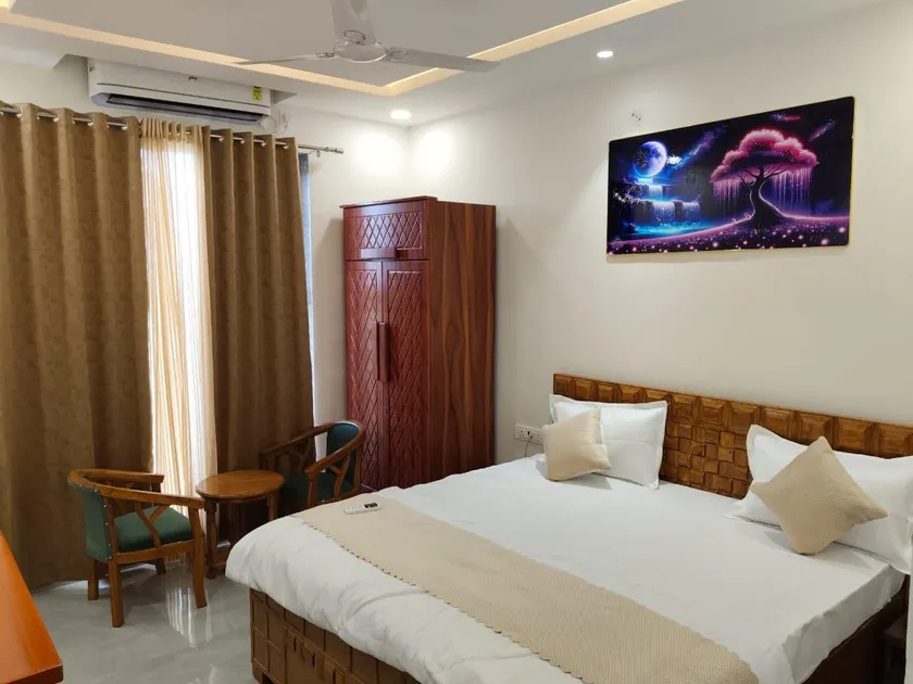Aadhya Hotel & Adhira Restaurant - Image 1