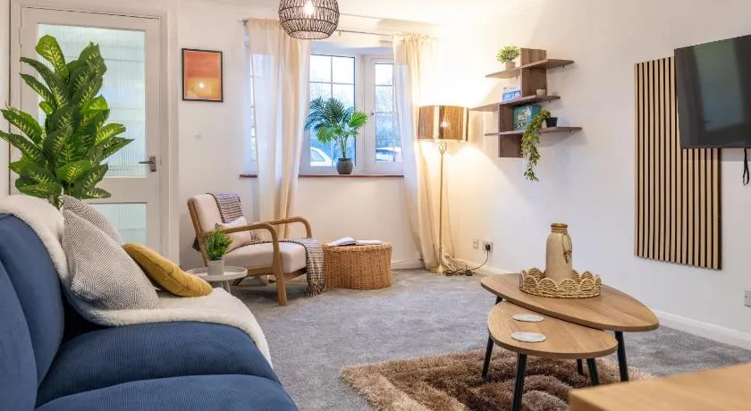Perfect Booking 2 Bed Home in Hitchin - Image 1
