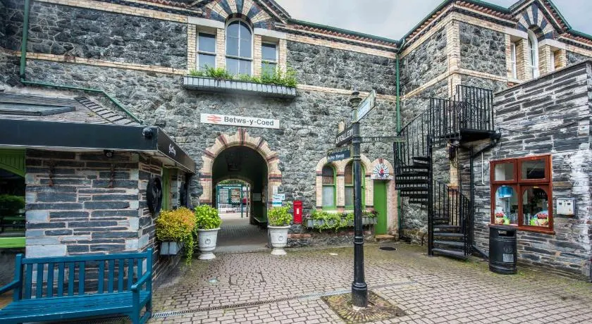 Alpine Apartments Snowdonia - Image 1