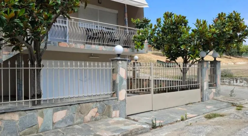 Titi's home - Image 1