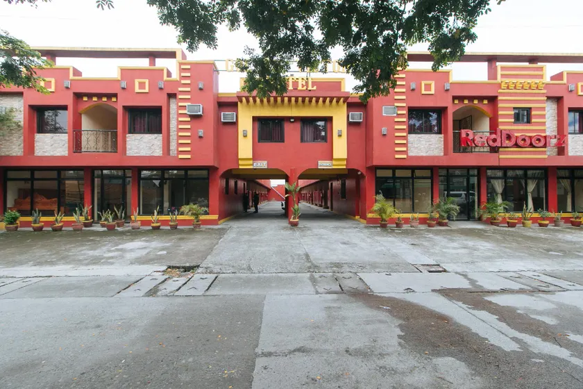 RedDoorz @ Golden Victory Hotel Mabalacat Pampanga - Image 1