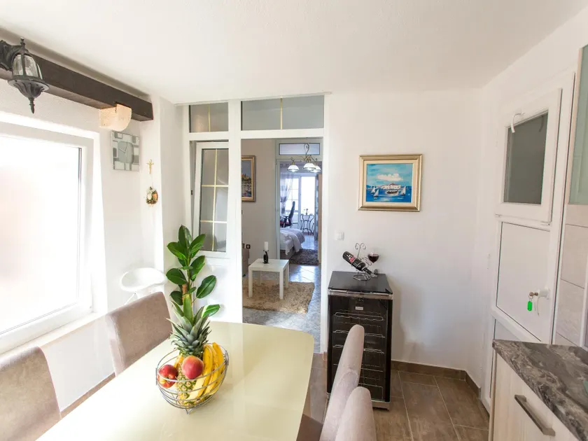 Apartments Tino - Appartement 2 Chambres avec Terrasse et Vue sur la Mer (A2) - Image 1