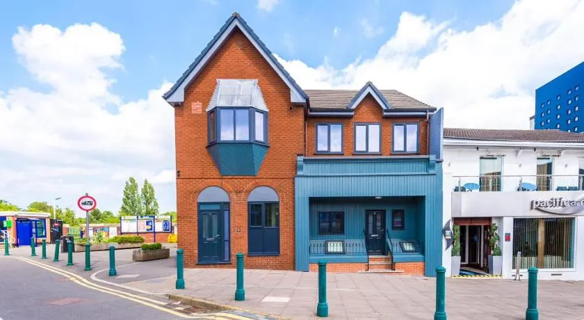 Apartment 6 - Image 1