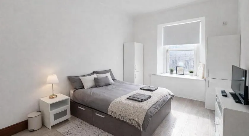 3BR Traditional City Centre Apartment - Image 1