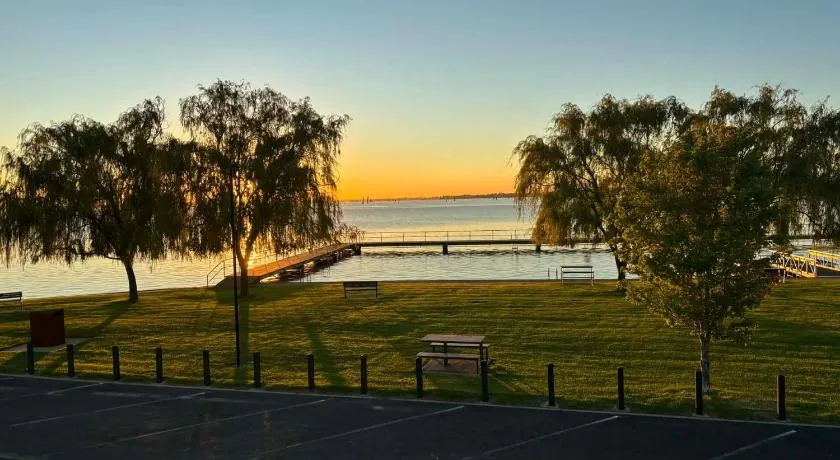 Bella Vista Waterfront - Image 1