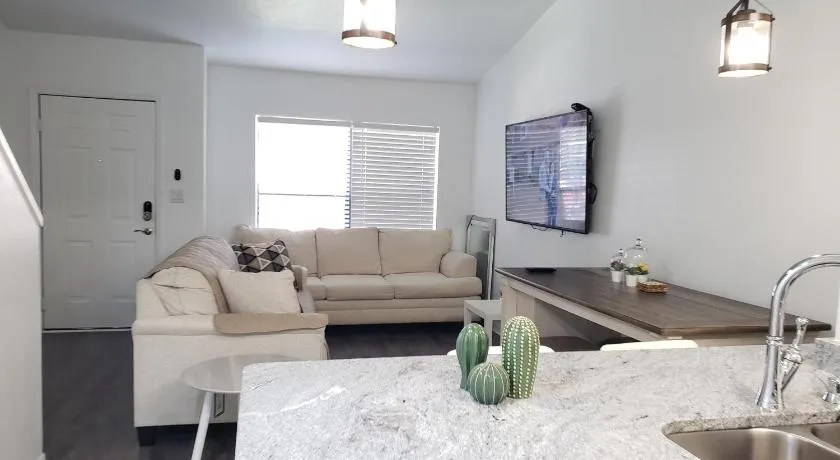 Modern Luxury Condo - Near UF, Shands & Celebration Pointe - Image 1