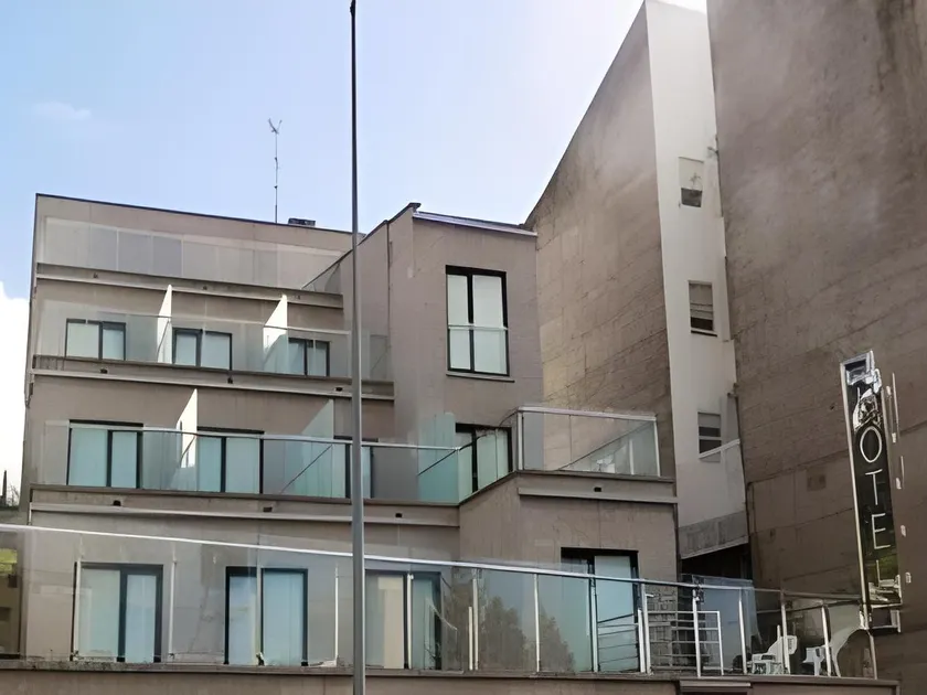 La Suite Hotel - Image 1