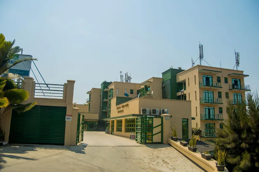 Highlands Suites Hotel and Apartments - Image 1