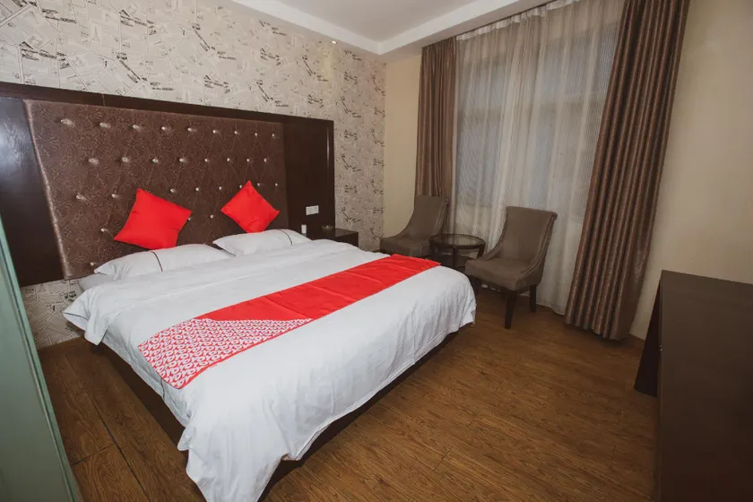 OYO Jinshan Hotel - Image 1