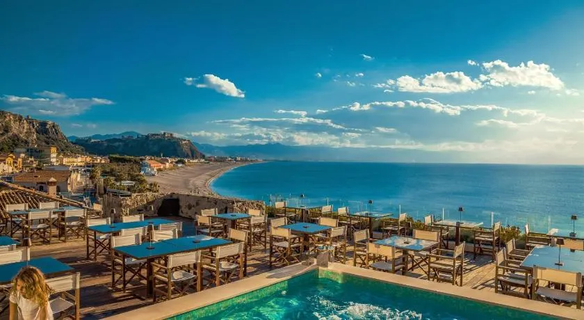 Ngonia Bay Boutique Hotel - Image 1