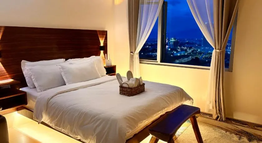 LA Amore Place Aspire Tower Nuvo City Libis - Image 1