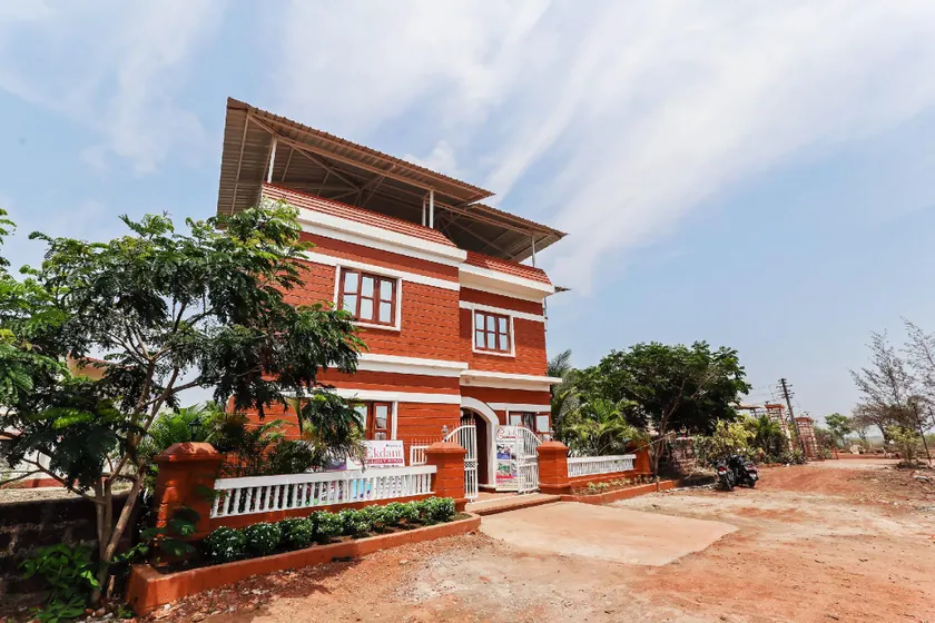 OYO 37449 Ekdant Holiday Home - Image 1