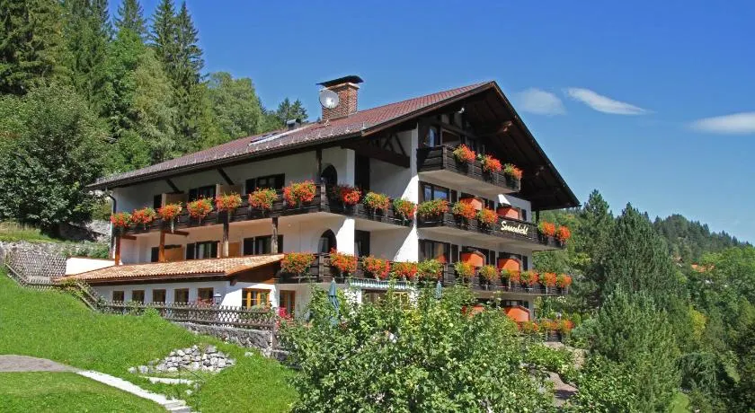 Hotel Landhaus Sonnenbichl Mittenwald - Image 1