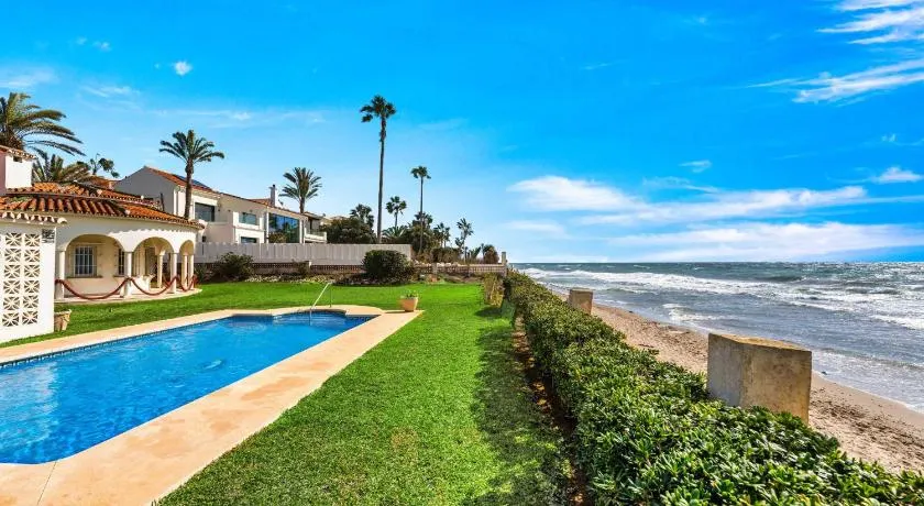 1100 Marbella Beachfront first line - Image 1