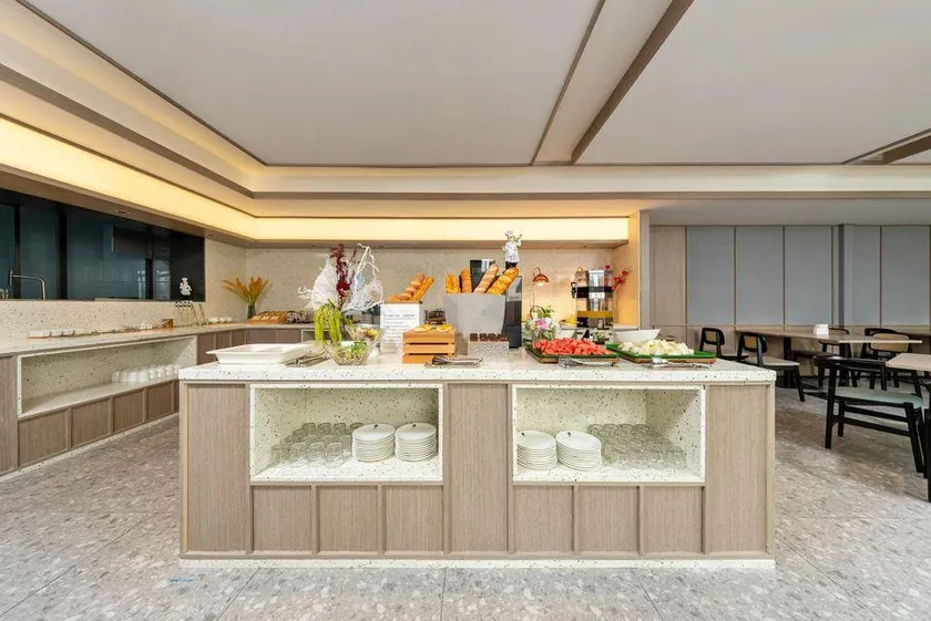 Country Inn & Suites by Radisson, Beijing Central Academy of Fine Arts Wangjing Subway Station - Image 1