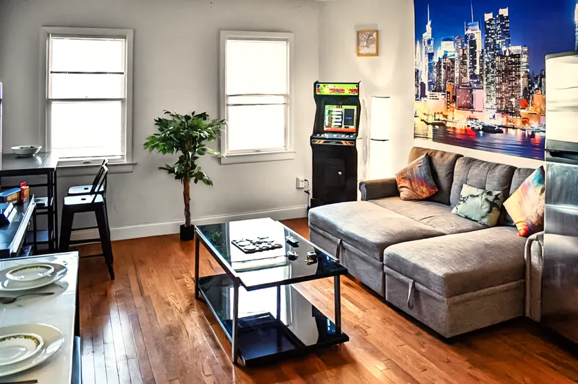 Spacious Cozy Retreat, Sleeps 10, Near NYC & EWR - Image 1