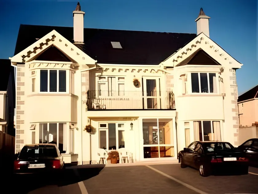 Seashore Lodge Guesthouse - Image 1