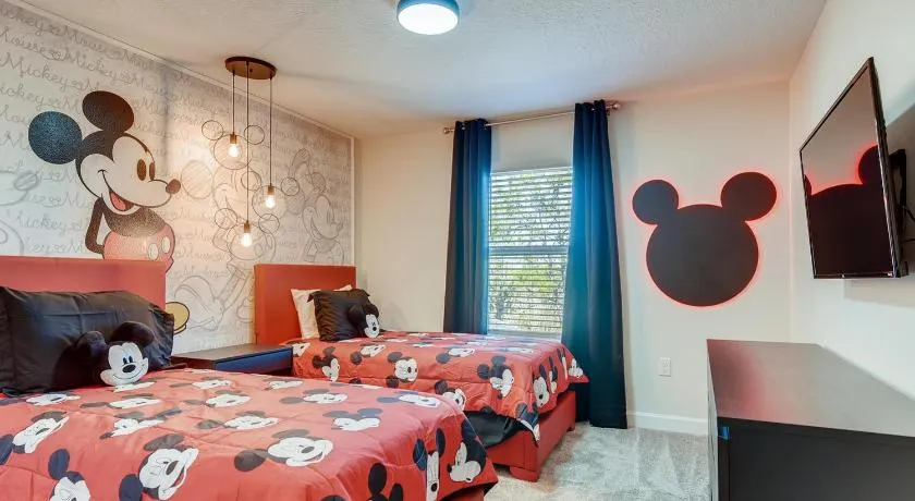 8953 CC - 4BR Townhome with Sparkling Pool - Image 1