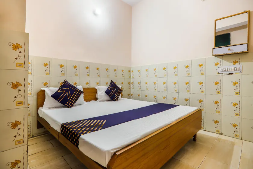 SPOT ON 66365 Aman Hotel - Image 1