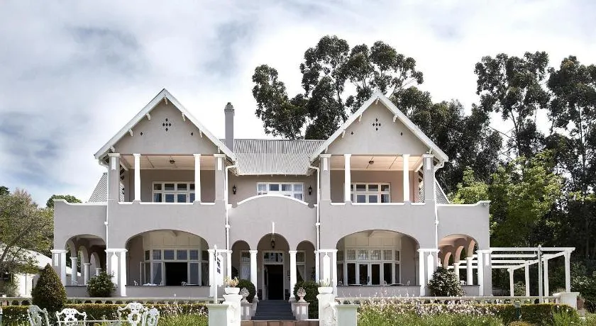 Parkes Manor - Image 1