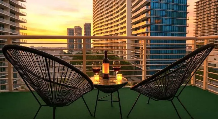 City Views & Free Parking in Midtown Miami - Image 1