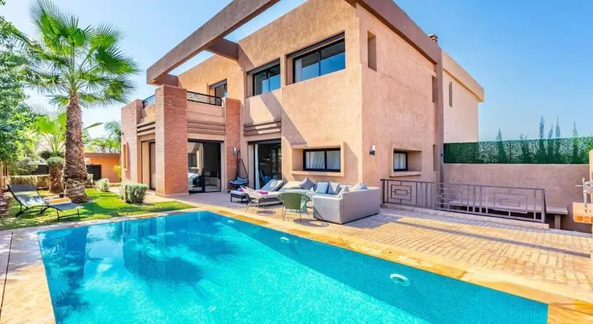 Luxury 4-ROM Villa with private Heated pool in Akenza ,free Airport transport service - Image 1