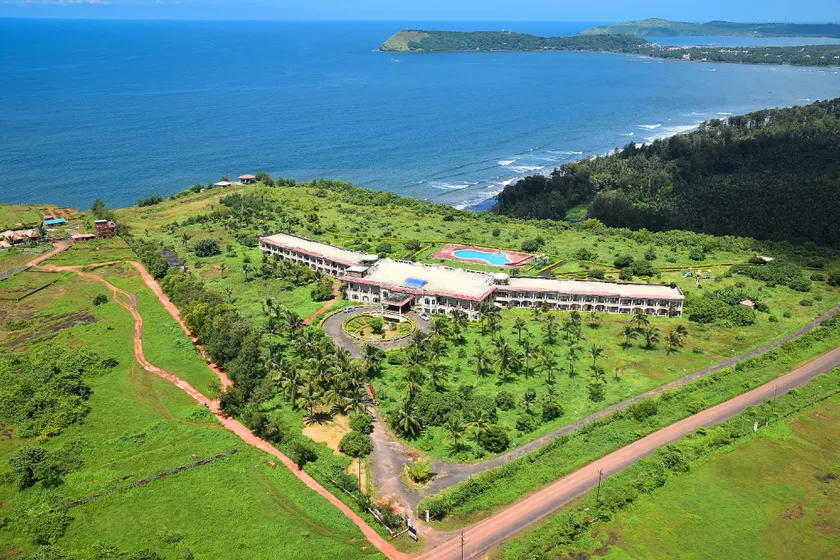 Kohinoor Samudra Beach Resort - Image 1