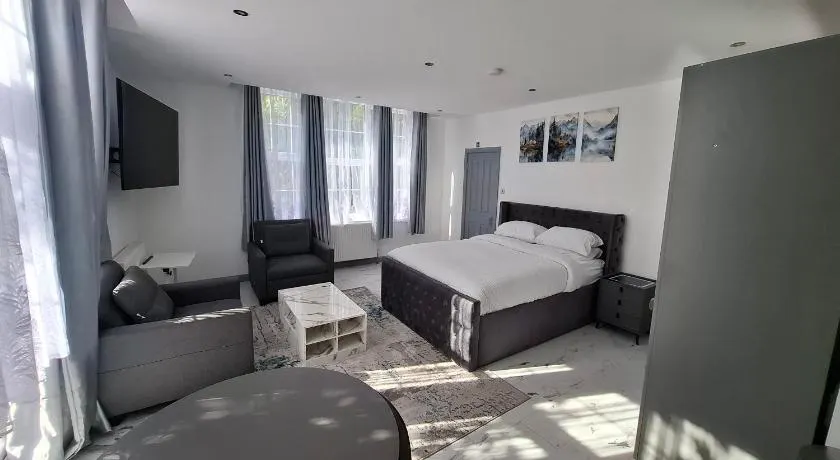 Guyrock Apartments - Image 1