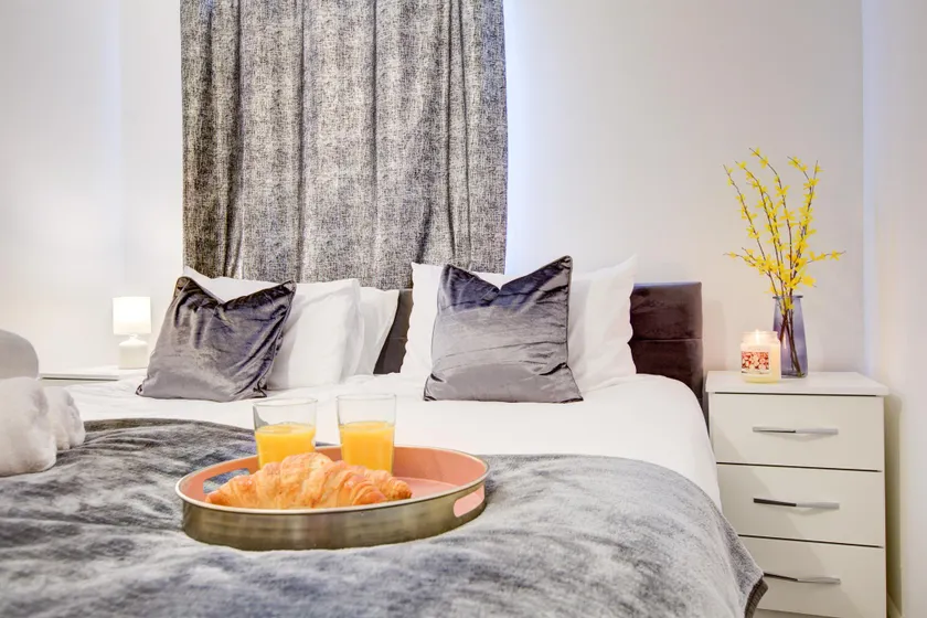 Spacious Urban Apartment in Croydon - Image 1
