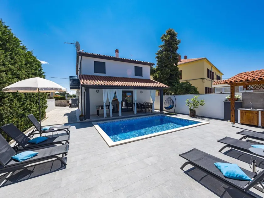 Villa with Pool, Jacuzzi, Table Tennis - Image 1