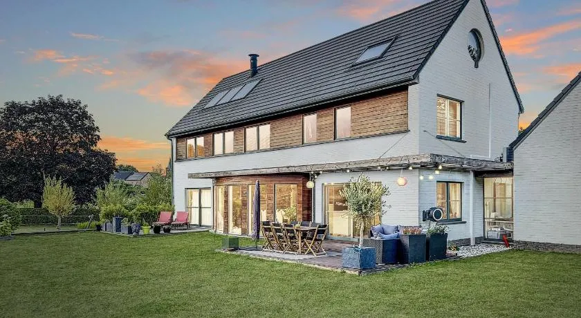 Suite de luxe avec espace salon et balnéo à la campagne - Image 1