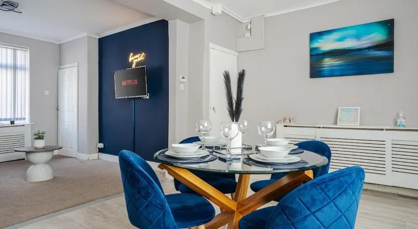 Stunning 2BR House in Manchester near Etihad and Coop Arena - Image 1