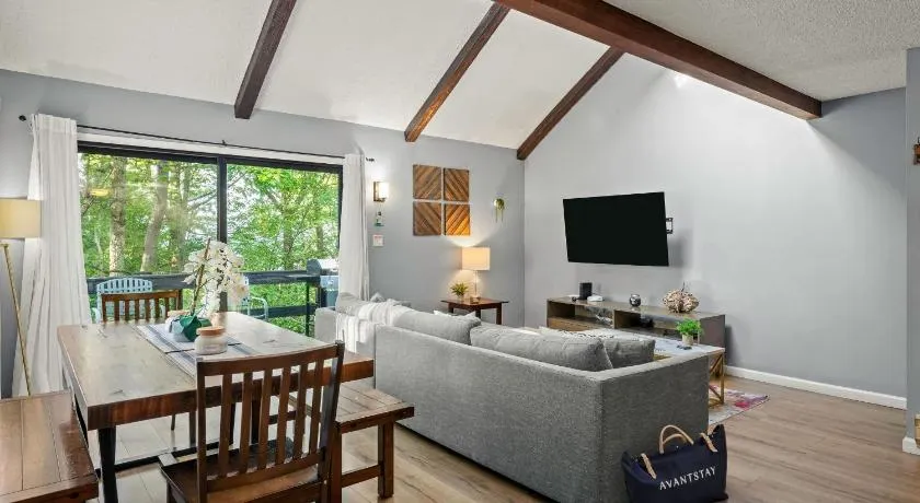 Timberline Retreat by AvantStay - Image 1